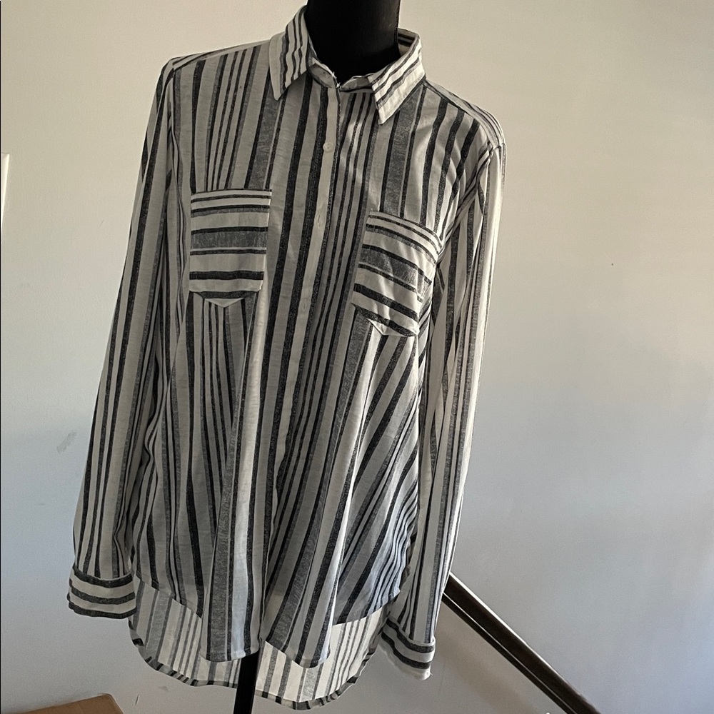 Love Potion Women’s Casual Shirt Size L Gray Stripes Backyard Barbecue Sporty